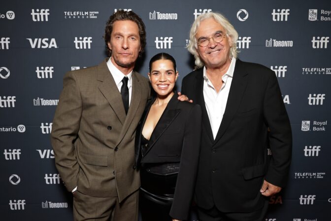 Matthew McConaughey, America Ferrera och regissören Paul Greengrass under "The Lost Bus"-premiären.