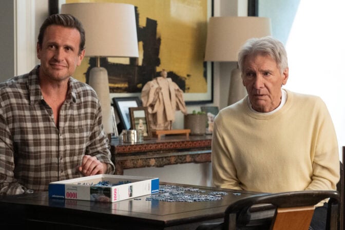 Jason Segel och Harrison Ford i säsong 3 av “Shrinking”.