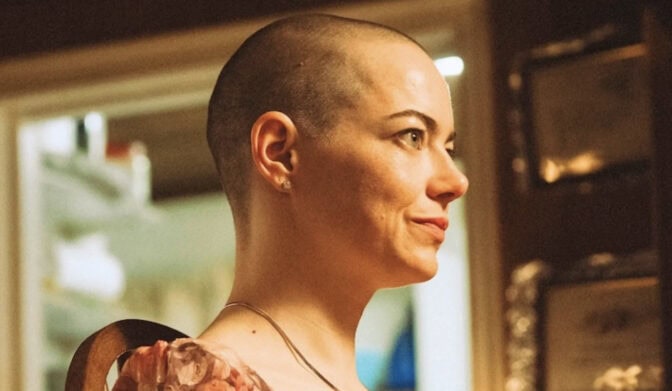 Emma Stone går numera i peruk.