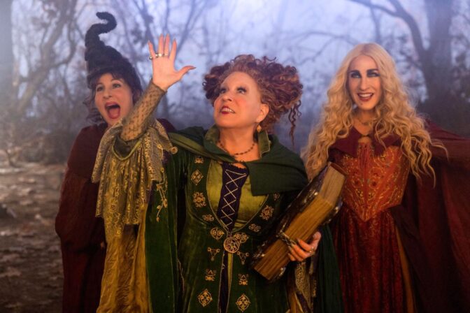 Bette Midler, Kathy Najimy och  Sarah Jessica Parker i "Hocus Pocus 2"