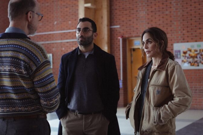 Arvin Kananian och Alexandra Rapaport i säsong 2 av "Veronika". 