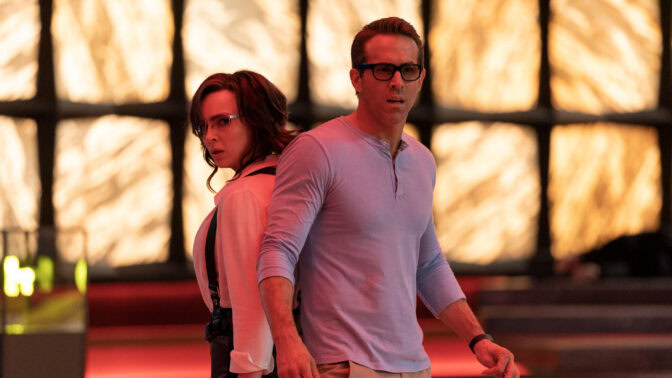 Jodie Comer och Ryan Reynolds i "Free Guy".