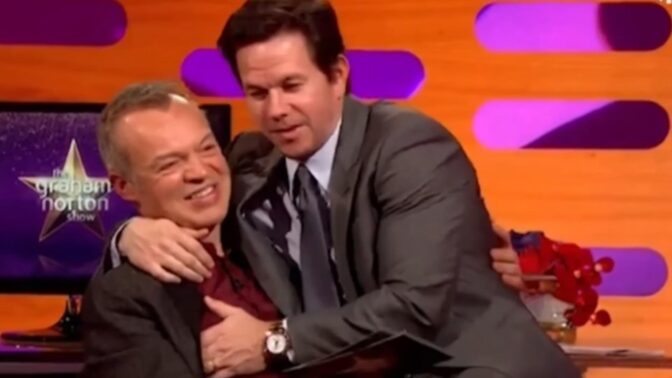 Mark Wahlberg i Graham Nortons show... och knä.