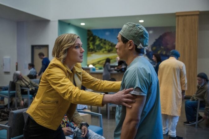 Rhea Seehorn axlar en helt fantastisk huvudroll i "Pluribus", som skrevs specifikt för henne av "Breaking Bad"-skaparen.
