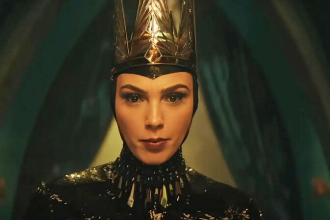 Gal Gadot som onda drottningen i "Snövit"