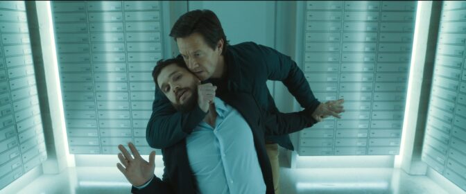 Mark Wahlberg och Kit Harington i den nya actionkomedin "The Family Plan 2".