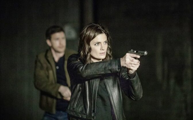 Stana Katic jagar seriemördare i "Absentia".