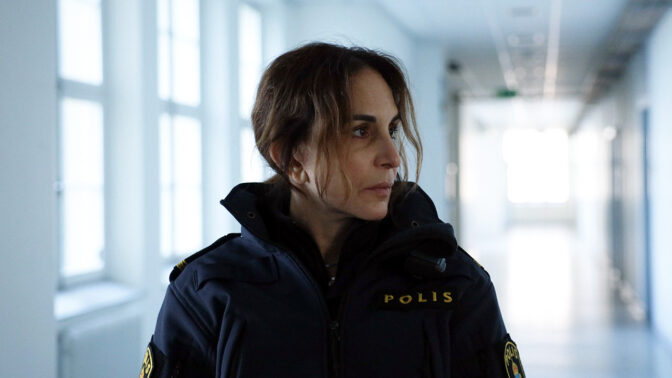 Alexandra Rapaport som Veronika.