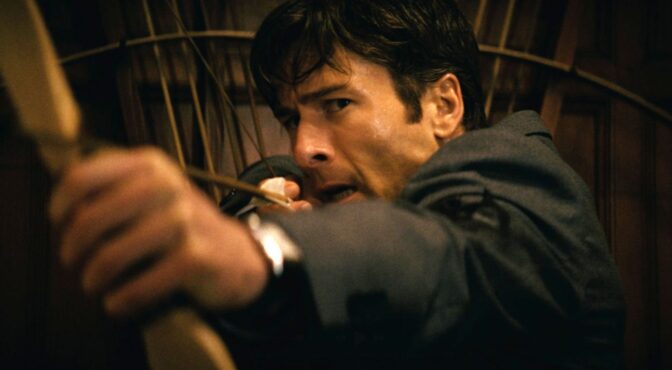 Glen Powell som en korsning mellan Patrick Bateman och Legolas i "How to Make a Killing".