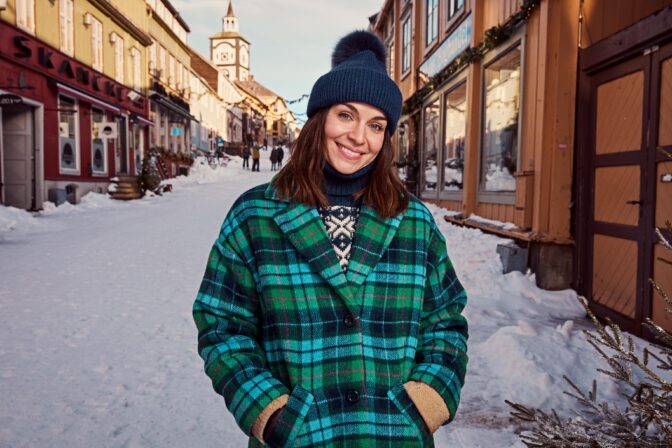 Mer kärleksdrama väntar Ida Elise Broch.