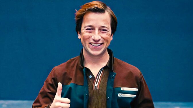 Skyler Gisondo som Jimmy Olsen.