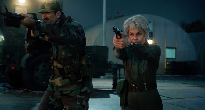 Linda Hamilton, "Stranger Things"