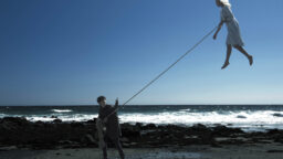 Nu på HBO Max: Tim Burtons fantasifulla äventyr från 2016 är ”mörkt, twistat och roligt”