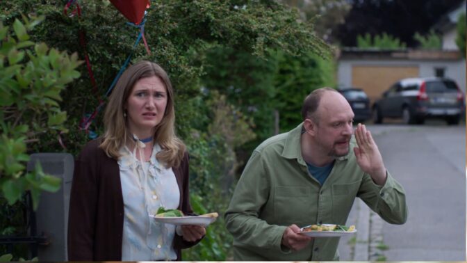 Sissela Benn och Jonatan Unge i "Populära problem".