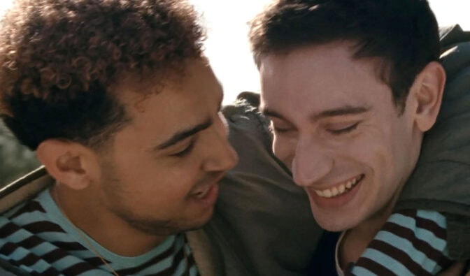 Théodore Pellerin och Archie Madekwe är perfekta i rollerna som idol och fan. 