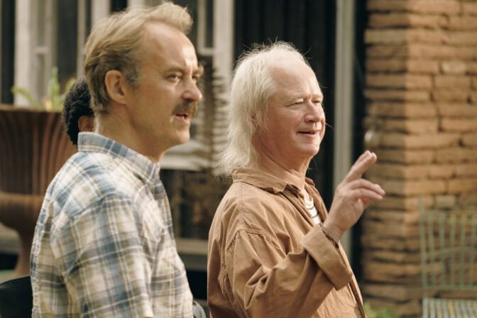 Jonas Karlsson och Robert Gustafsson i Regnmannen