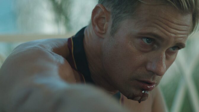 Skarsgård i "Infinity Pool"