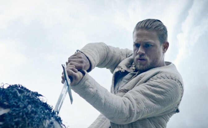 Charlie Hunnam som Arthur i "King Arthur: Legend of the Sword"