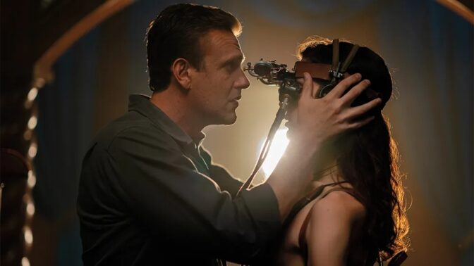 Jason Segels otroliga tv-serie "Dispatches from Elsewhere" har äntligen släppts på Netflix, för alla att njuta av.