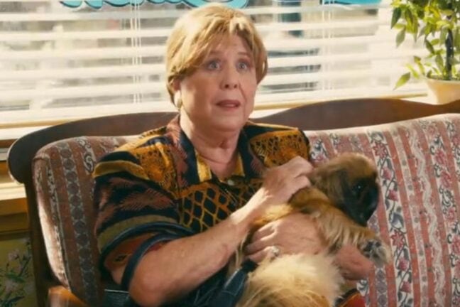 Helen Siff med en hund i Adam Sandler-filmen "Don' Mess with the Zohan".