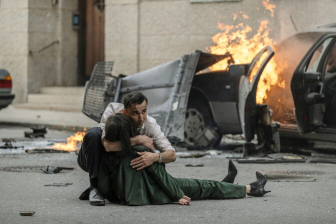 Peshang Rads insats i "Maffia" jämförs av amerikanska tv-kritiker med Robert De Niros roll i "Gudfadern II". 