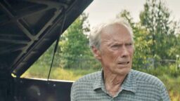 88-årig Clint Eastwood har trekant med 20-åringar – ikväll på Kanal 5