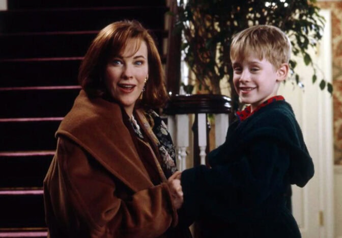Catherine O'Hara och Macaulay Culkin i "Ensam Hemma"