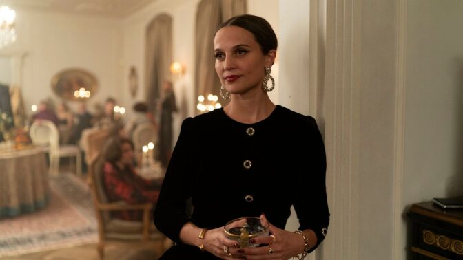 Alicia Vikander i "Trollkarlen i Kreml".