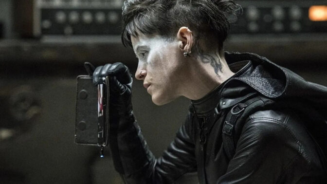 Claire Foy som Lisbeth Salander.
