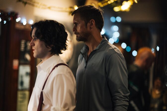 2 biljetter till "Pillion", tack.