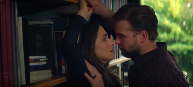 Leo Woodall och Rachel Weisz