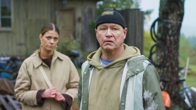 Robert Gustafsson med Ida Hallquist i "Grannfejden".