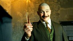 Kvällens TV-tips: En av Tom Hardys bästa roller – ”en frustande och dreglande kruttunna”