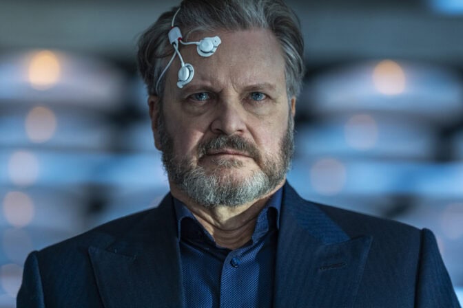 Colin Firth i "Disclosure Day".