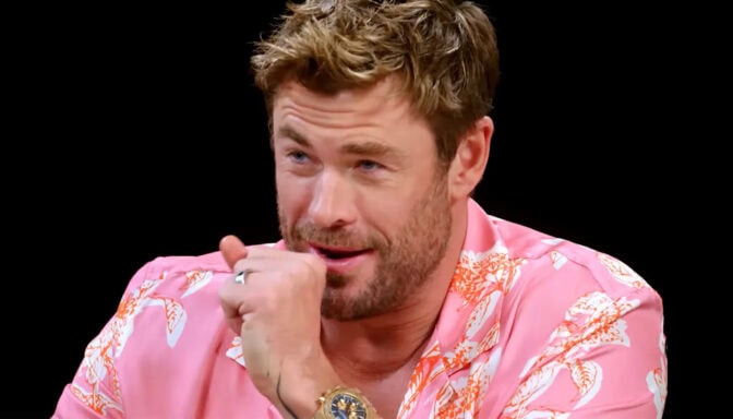 Chris Hemsworth i "Hot Ones"