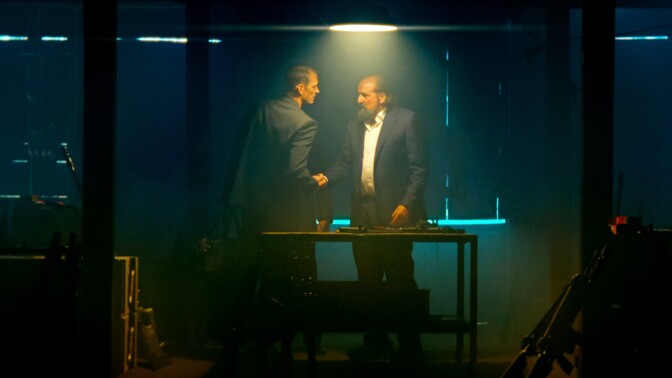 Joel Kinnaman och Peter Stormare i "Harry Hole"