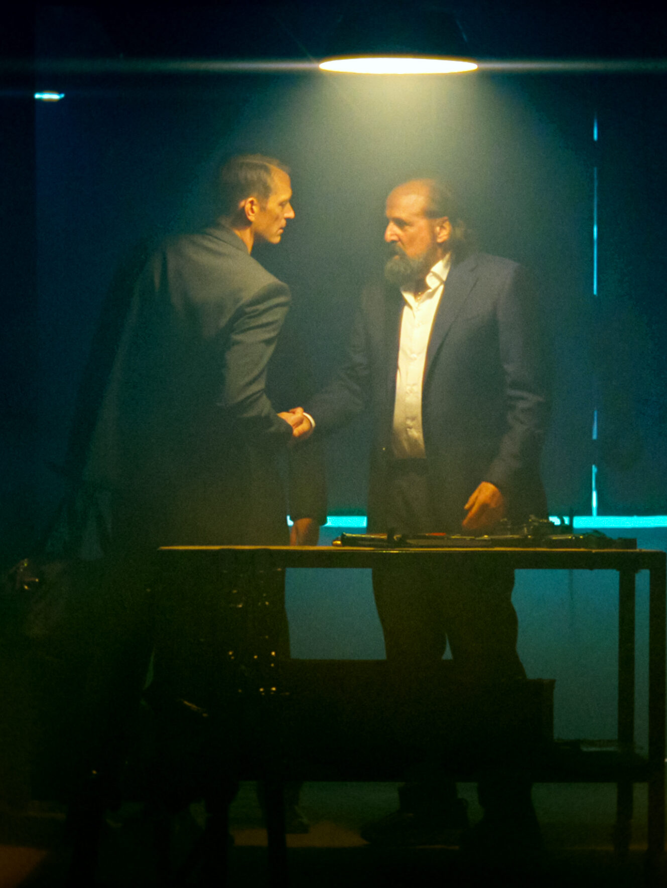 Joel Kinnaman och Peter Stormare i "Harry Hole" 