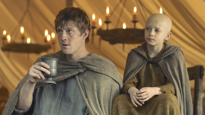 Peter Claffey och Dexter Sol Ansell som Dunk & Egg.