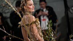 Margot Robbie charmar världen med 2026 års största biofilm (hittills)