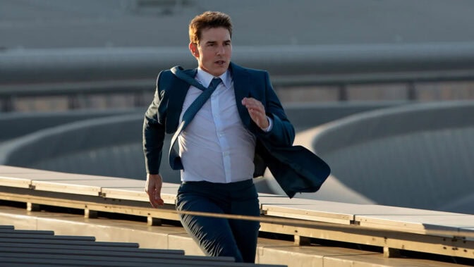Tom Cruise springer så snabbt han kan.