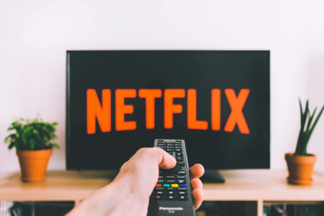 Netflix logga på en tv