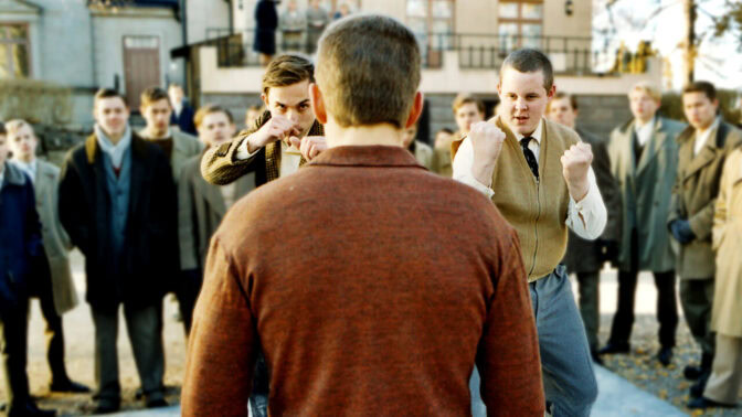 Någon åker snart på stryk.