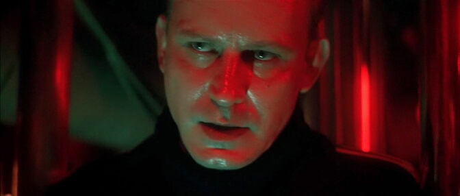 Stellan Skarsgård som sovjetisk ubåtskapten.