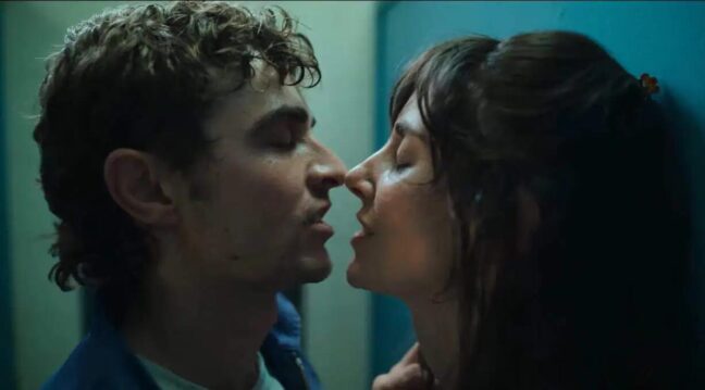 Dave Franco och Alison Brie i rysaren "Together"