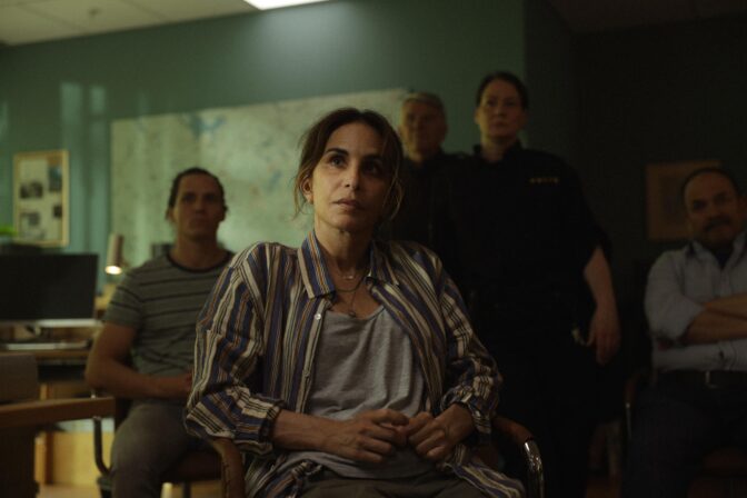 Alexandra Rapaport är Veronika.