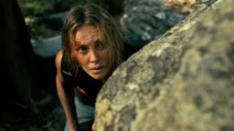 Charlize Theron jagas av Taron Egerton i nya överlevnadsthrillern “Apex”