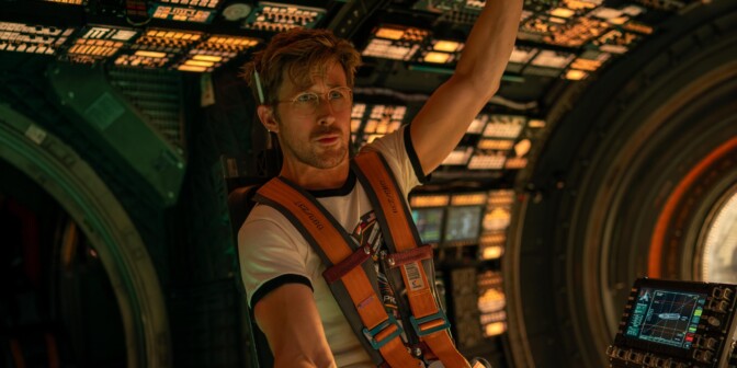 Ryan Goslings smittsamt underhållande rymdepos