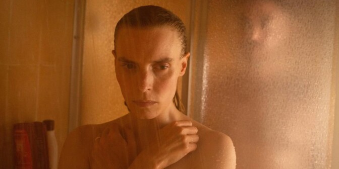 2022 års vidrigaste film finns nu på HBO Max – ”ren feelbad-skräck”