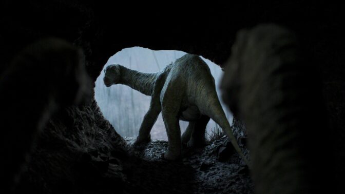 Nytt dinosaurie-äventyr med Spielberg-vibbar – och Anne Hathaway