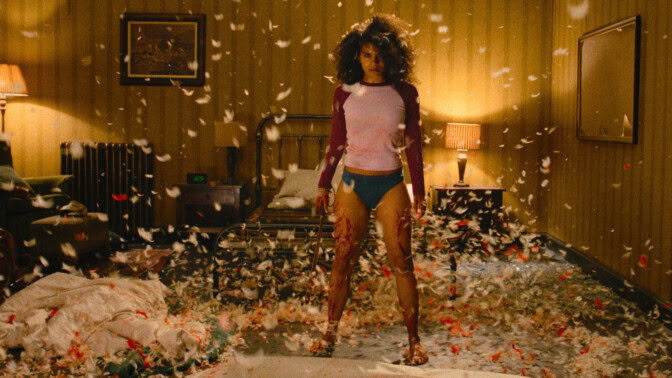 Zazie Beetz leker kuddkrig mer våldsamt än de flesta andra.